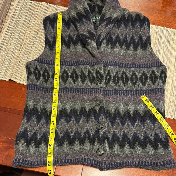 Vintage Aztec Ralph Lauren Women's lambs wool Patterned Vest - Picture 6 of 7
